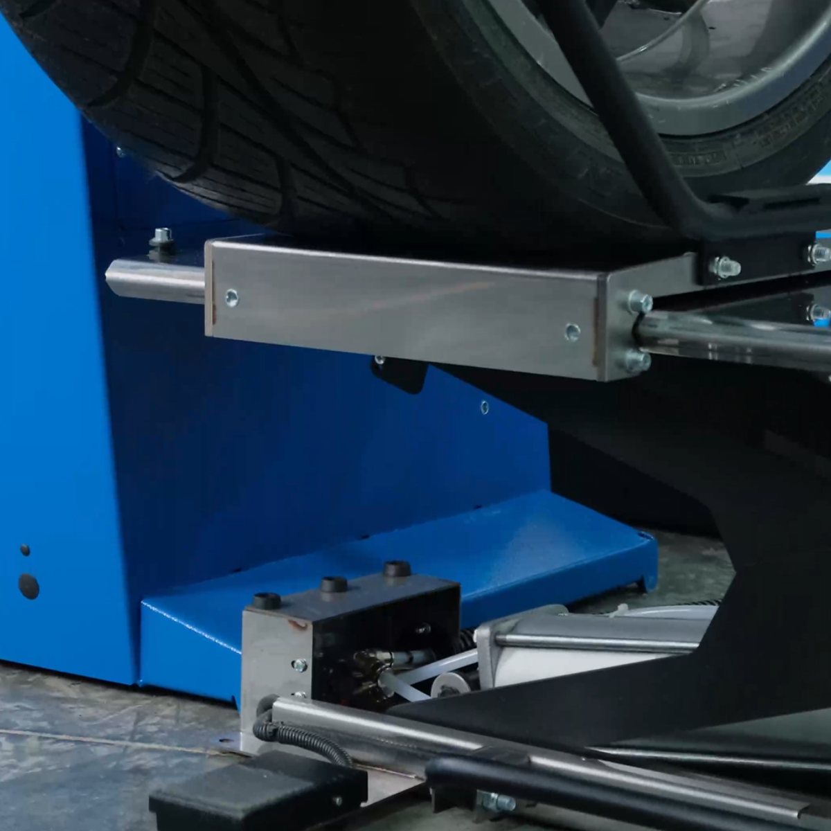 Удобно снимать колесо с вала станка